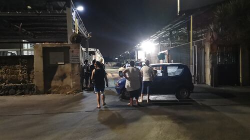 Napoli, donne di nuovo in strada contro il sito di stoccaggio dei rifiuti 1
