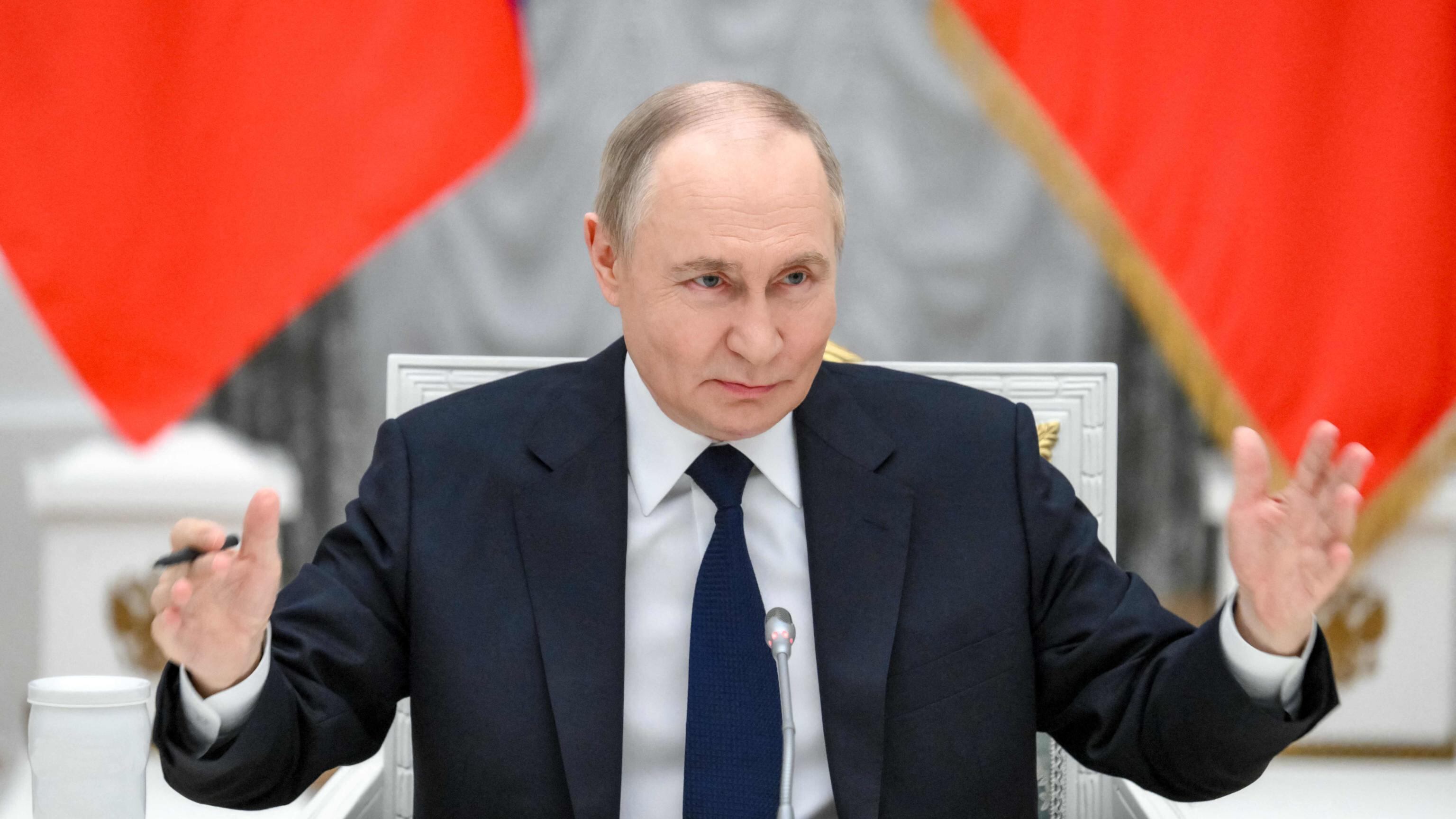 Missili sull'Ucraina, l'ira di Trump. "Putin completamente impazzito"