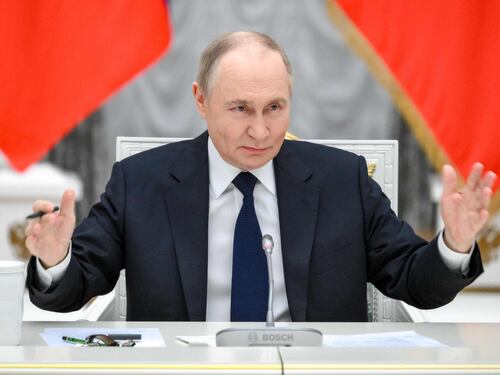 Missili sull'Ucraina, l'ira di Trump. "Putin completamente impazzito"