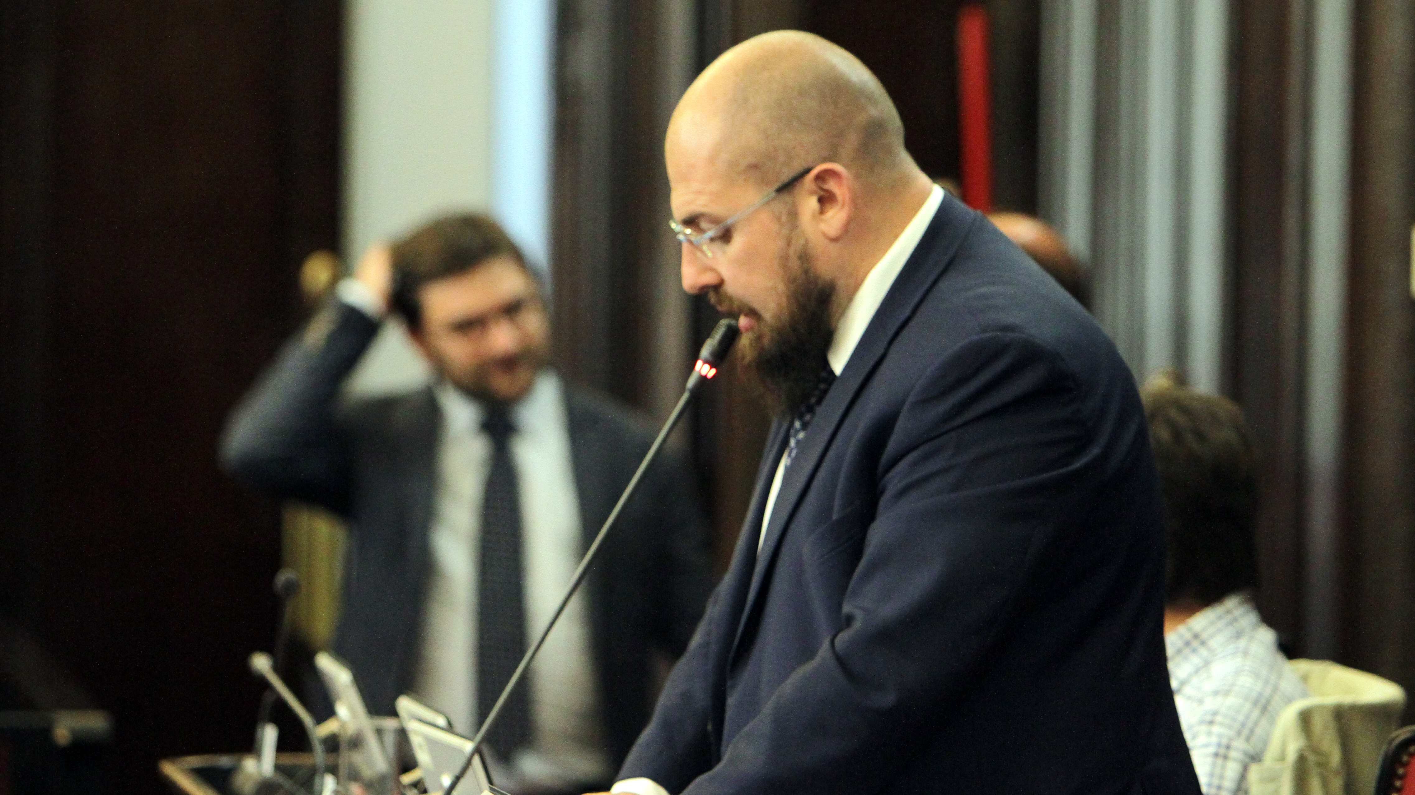 "Il consiglio online". Ira del centrodestra