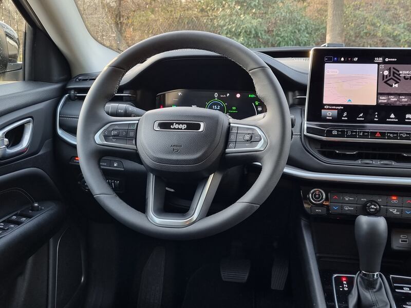 Jeep Compass 4XE, guarda le foto del suv ibrido plug-in 23