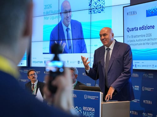 Crosetto si mobilita. “La Marina tutelerà le navi italiane a Bab el-Mandeb”