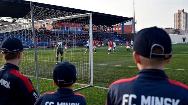 In Bielorussia impianti aperti e si gioca a calcio. Il virus è "solo una psicosi"