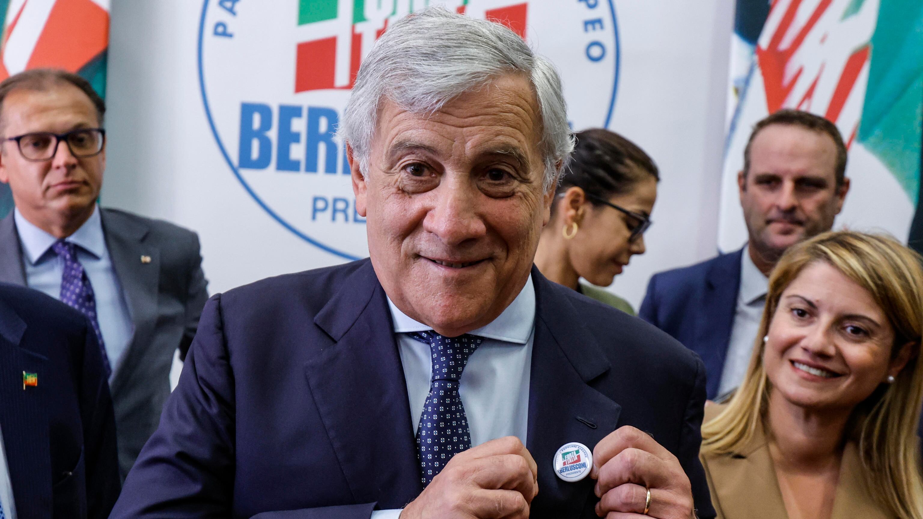 Tajani lancia il candidato per gli italiani all'estero. E incassa l'appoggio del braccio destro di Aznar