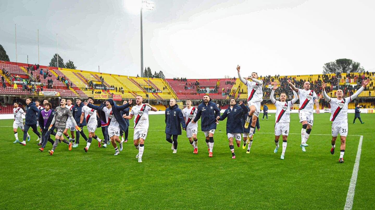 Frosinone "Magic moment", ma Genoa e Reggina non mollano