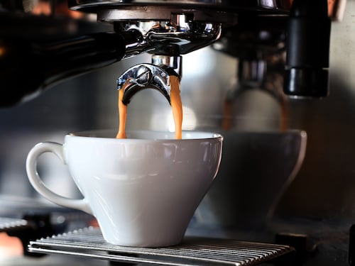 Commercialista positivo al Covid: "Contagio da tazzina di caffè"