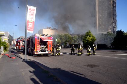 Incendio nel palazzo di via Antonini a Milano 6