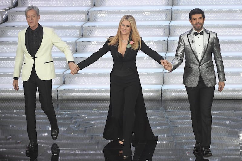 Michelle Hunziker, la sexy conduttrice a Sanremo 2018 9