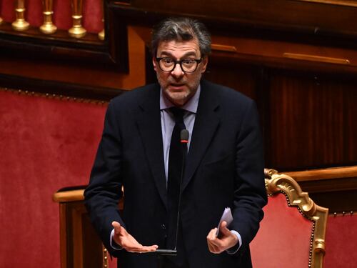 Bollette, aiuti per 3 miliardi. Meloni: "Una risposta al Paese"