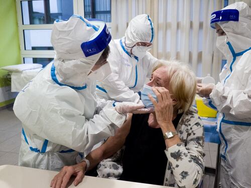 Lo spettro dei vaccini che agita il governo: "Copertura di massa quest'anno a rischio"