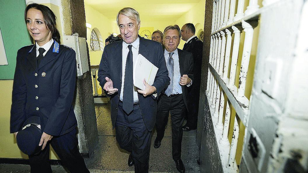 Pisapia dentro San Vittore La visita? Senza permesso