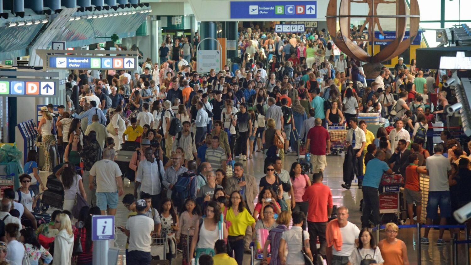 Roma, aerei decollati (sul sito) a terra per ore con viaggiatori a bordo