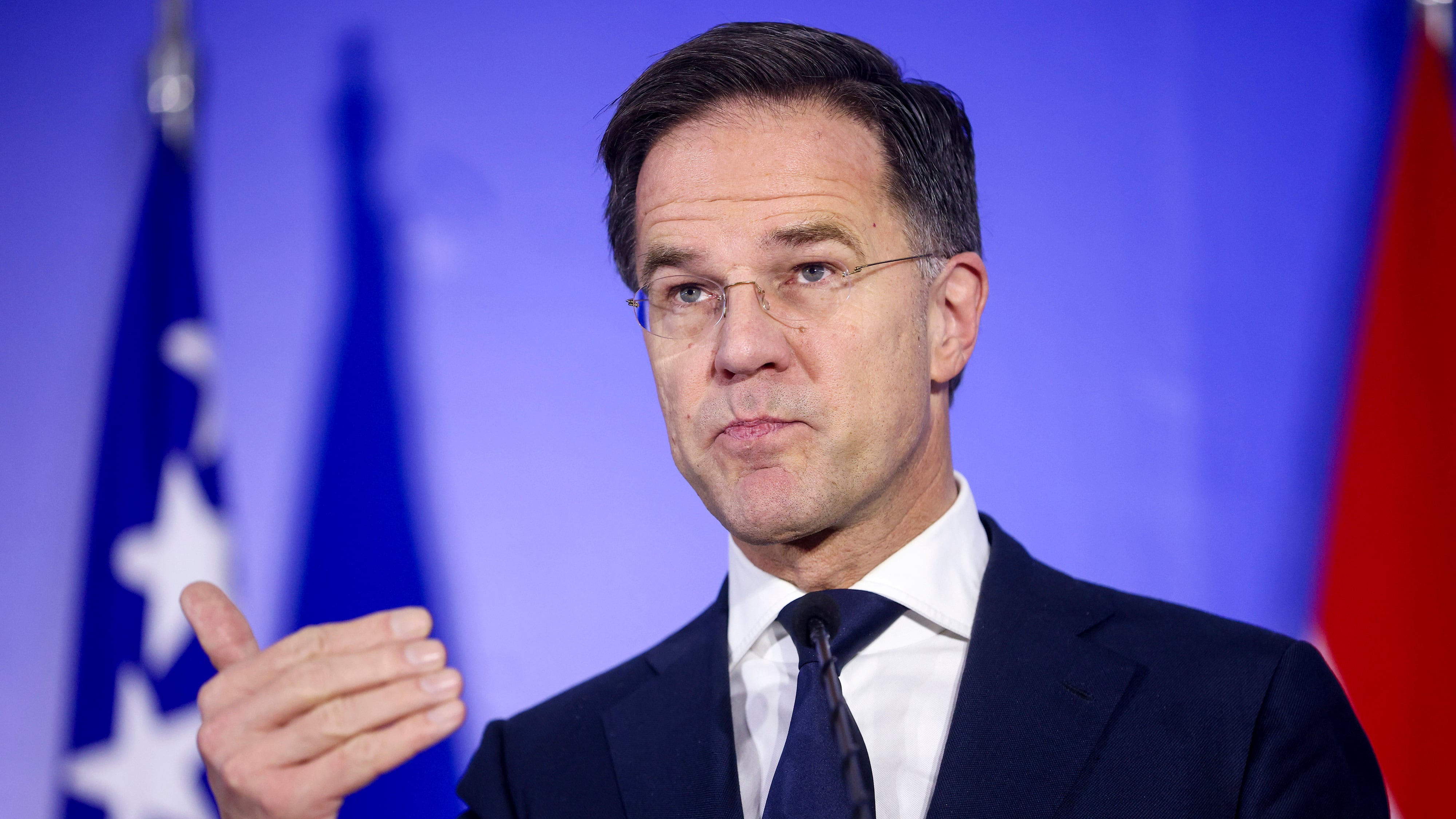 Inizia l'era di Rutte alla Nato: "Legittimo che Kiev colpisca il territorio russo"