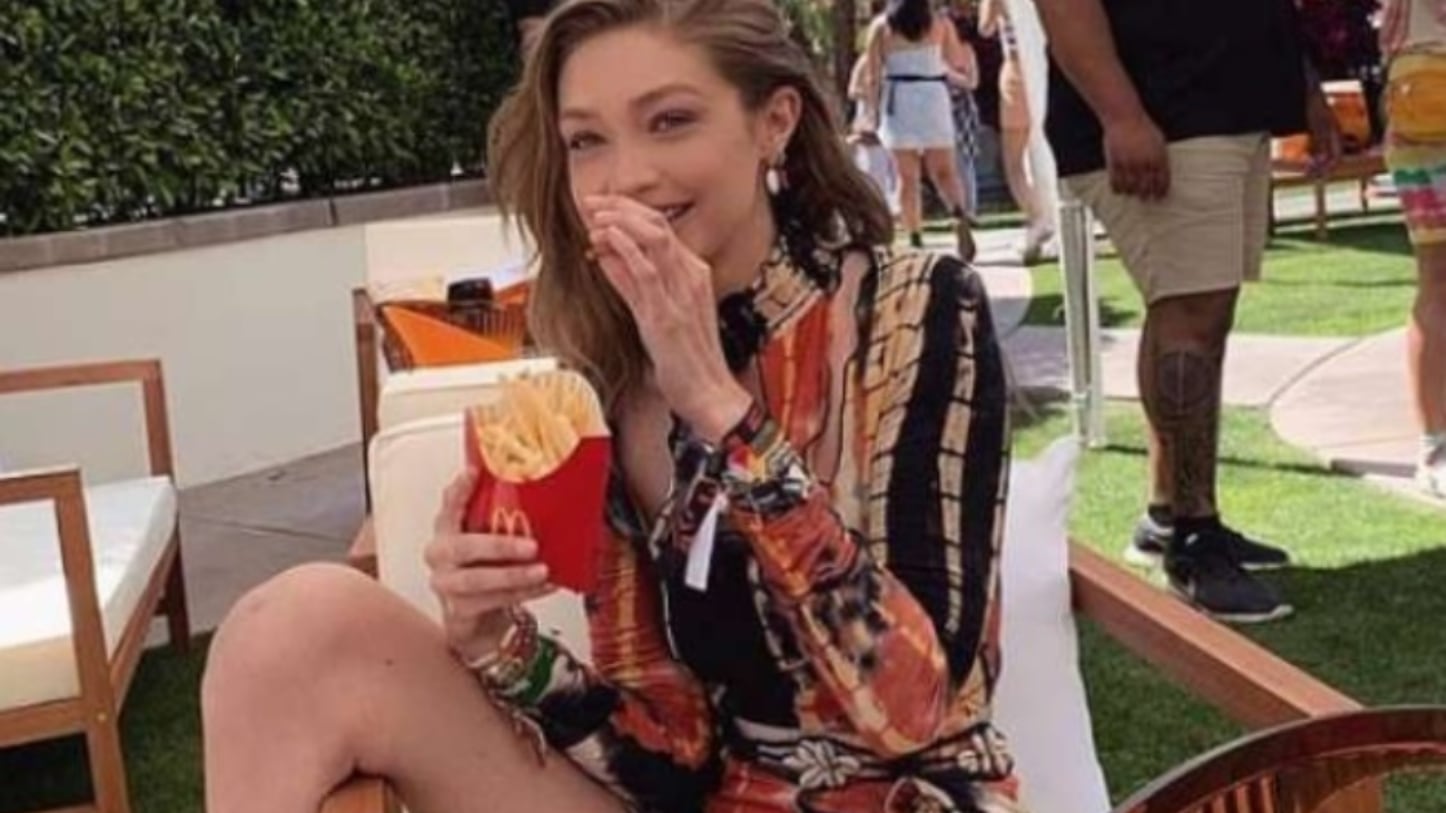 Gigi Hadid posta foto con patatine, e il web la critica: "Non è vero che mangi McDonald's"