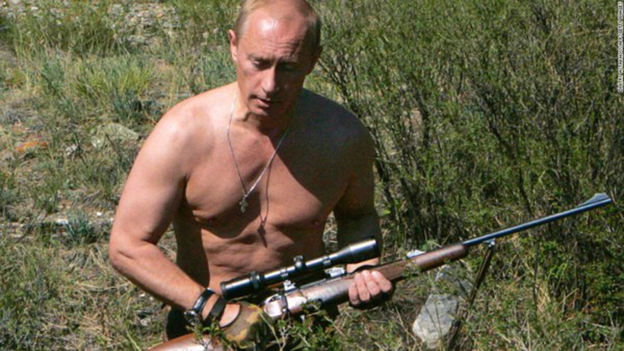 Putin: "Non farei mai la doccia insieme a un gay"