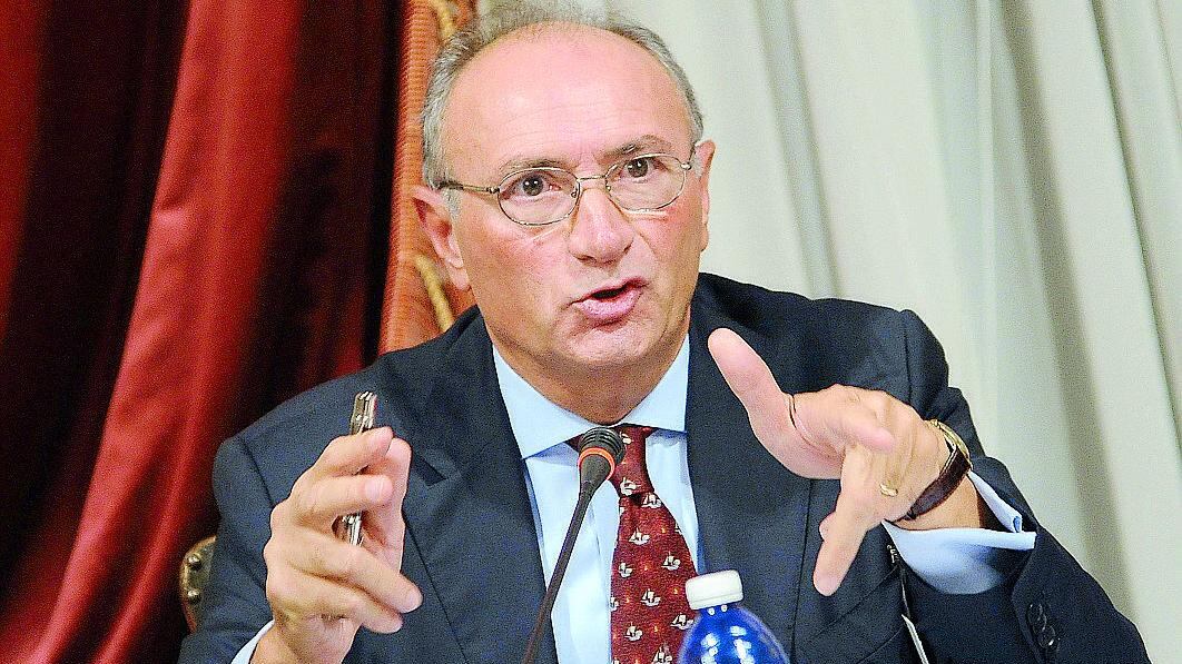 Unicredit, così la banca cambia pelle