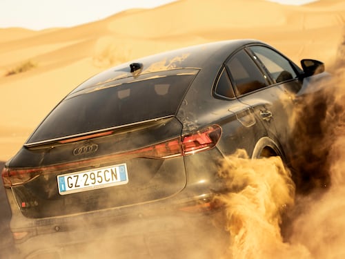 Audi SQ6 Sportback e-tron: il raid nel deserto del Sahara
