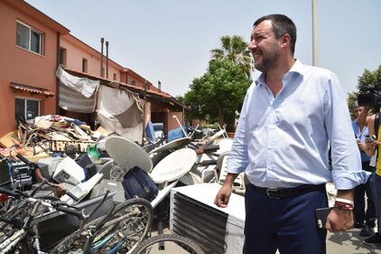 Il cara di Mineo chiude i battenti, Salvini: "Qui vince la legalità" 13