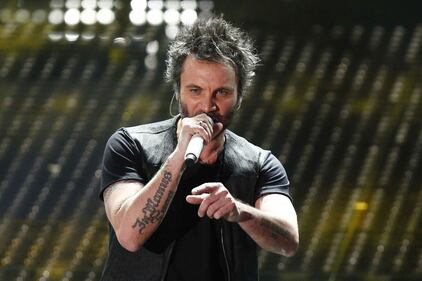 Il palco dell'Ariston è una sinfonia di tatuaggi 3