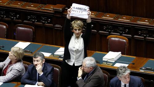 La protesta in aula dei 5 Stelle 2