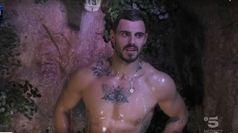 GF Vip, Francesco Monte: "Giulia non ho intenzione di baciarti"