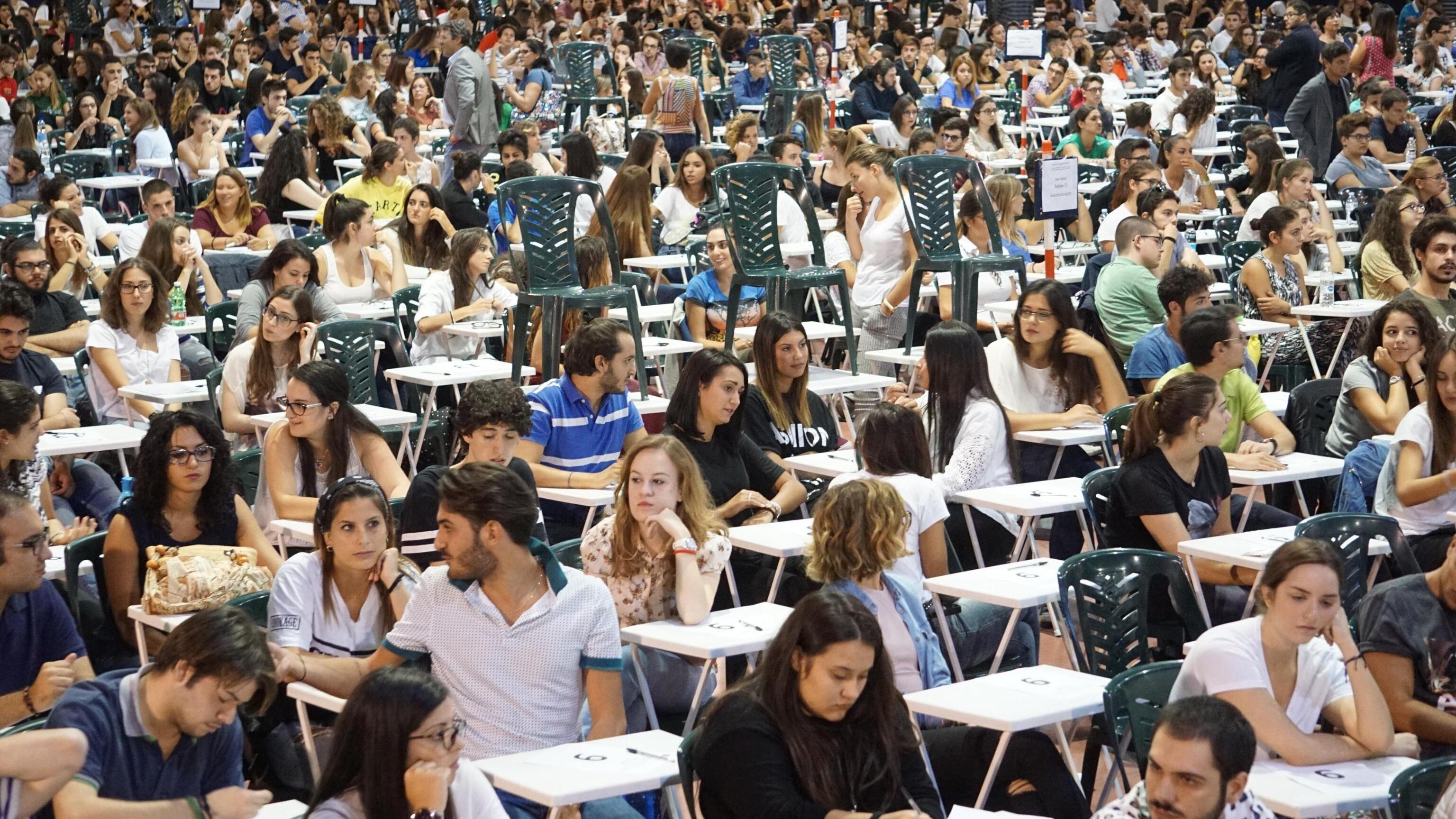 Test di Medicina, inchiesta a Bologna su tentativi di truffa e fake news