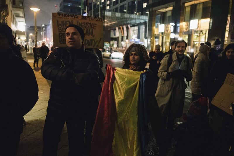 Romeni in piazza contro la corruzione 11