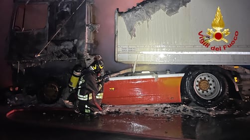 Tir in fiamme nella galleria autostradale: il salvataggio dei Vigili del fuoco 7