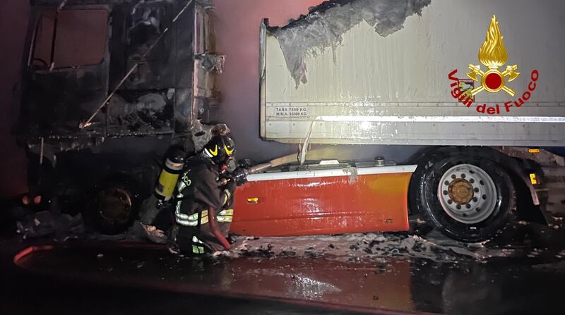 Tir in fiamme nella galleria autostradale: il salvataggio dei Vigili del fuoco 7
