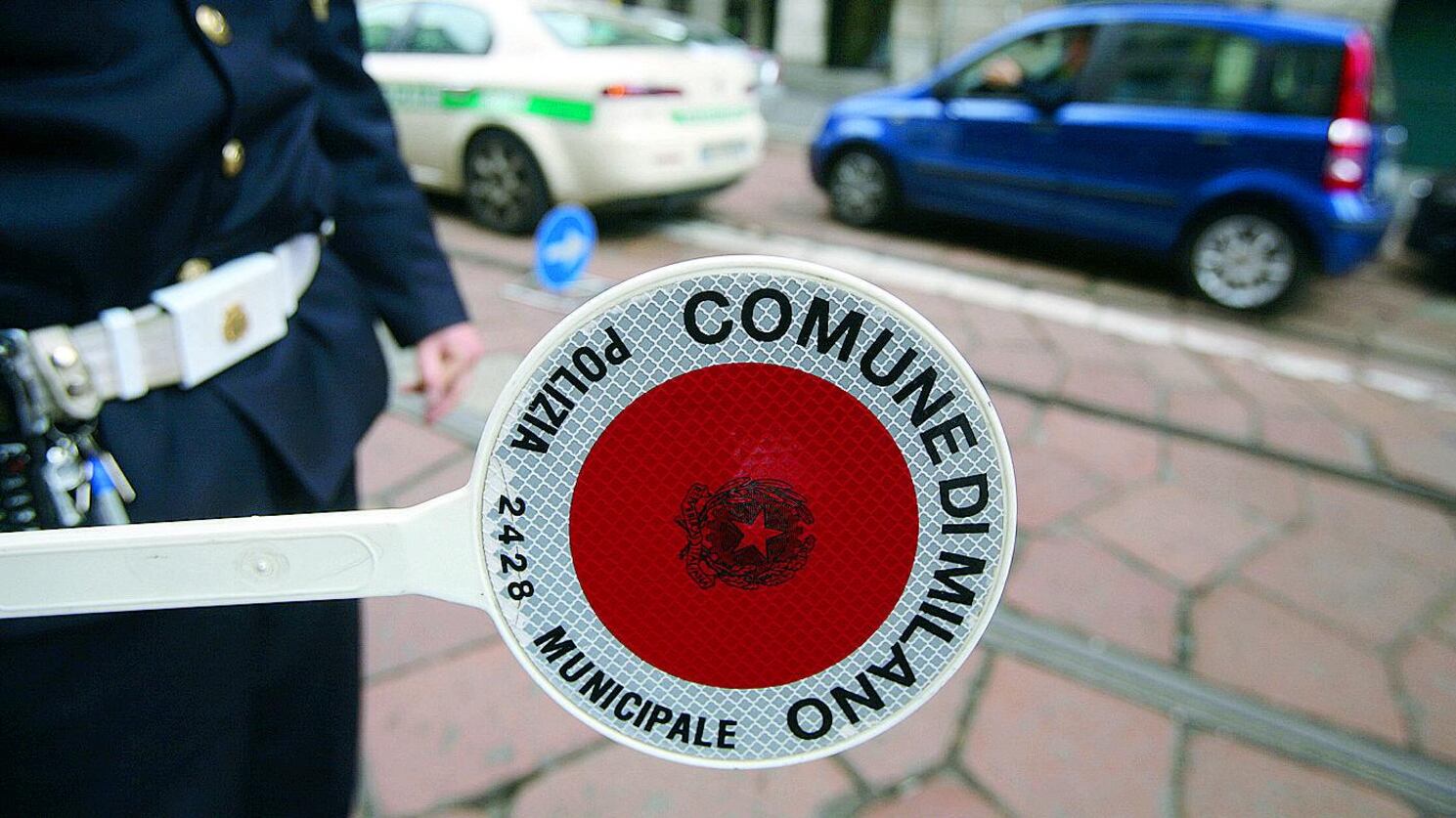 "Lei non sa chi sono io". Assessore multata e denunciata