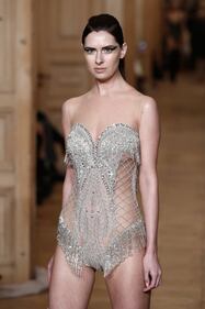 Le modelle sfilano per la Fashion Week di Istanbul  3