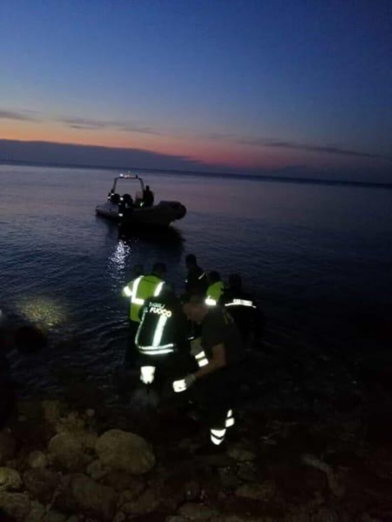 Si lancia nel vuoto da un dirupo di 80 metri: salvo per miracolo 3