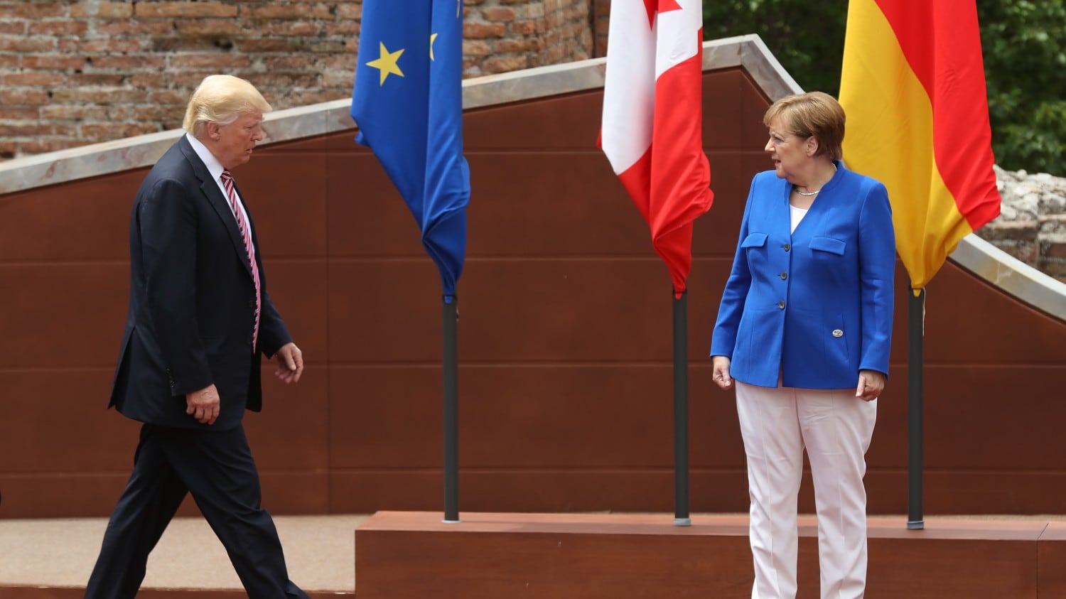 Merkel fa muro contro Trump "Di lui non ci si può più fidare"