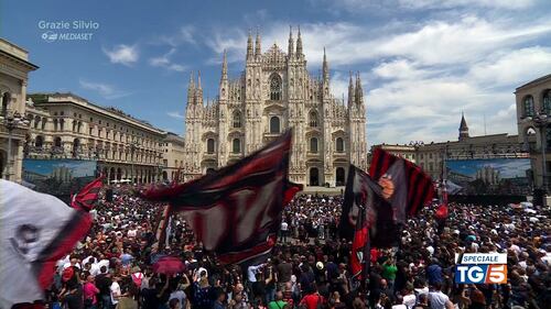 L'amore rossonero per l'ultimo saluto a Berlusconi 5