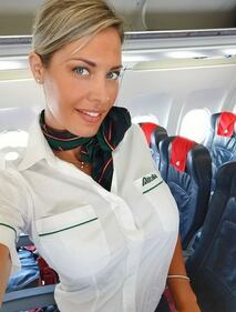 Laura D'Amore, hostess italiana più seguita del mondo  1
