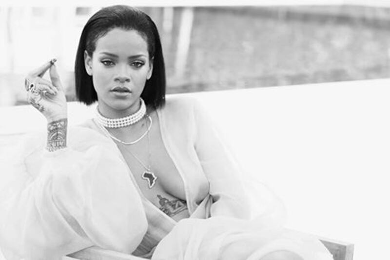 Rihanna, sexy killer in "Needed me": foto 16