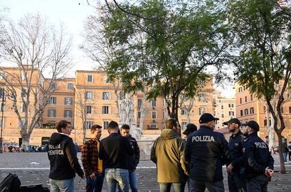 Studente accoltellato in Piazza Testaccio a Roma: gli inquirenti sulle tracce dei responsabili 9