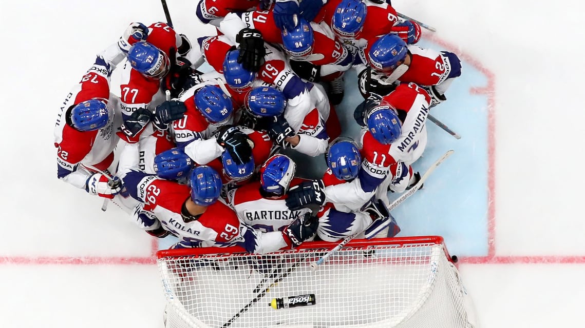 I Giochi e l'hockey "salvano" il Palasharp