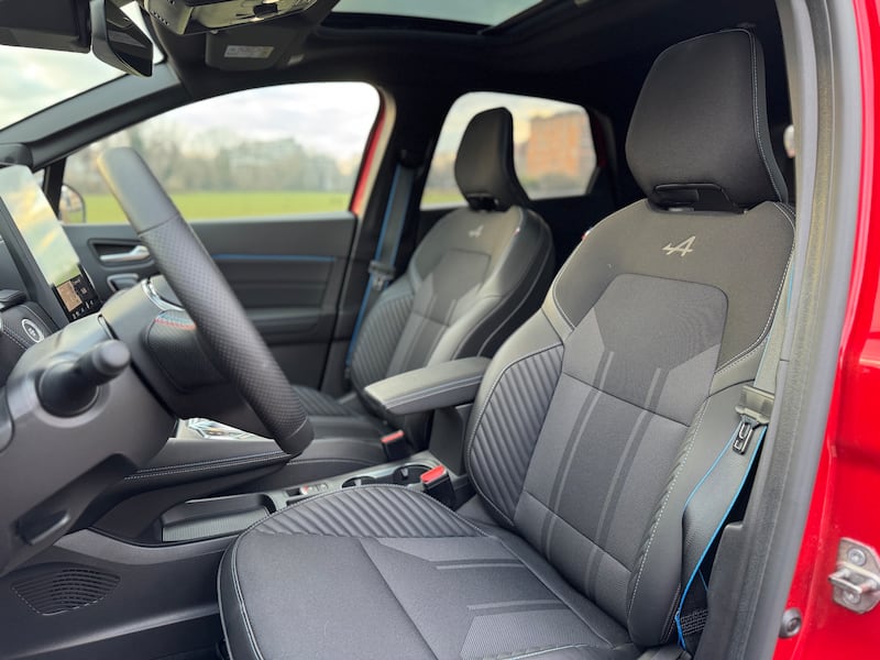 Renault Captur E-Tech 2025: guarda la gallery del B SUV ibrido 16