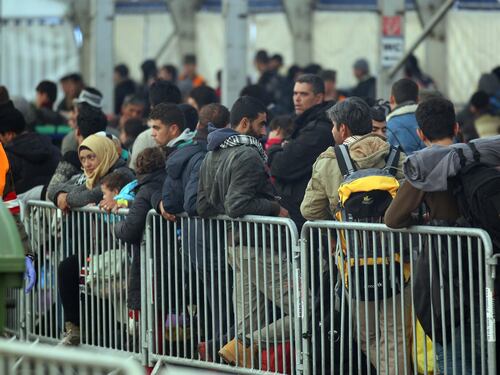 Anche la Slovenia pensa a un muro per fermare i migranti