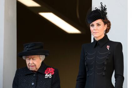 La Regina Elisabetta II, Camilla Parker Bowles e Kate Middleton al Remembrance Day: foto 3