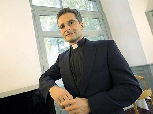 Parla il partner del prete gay: "Siamo liberi dalla vergogna"
