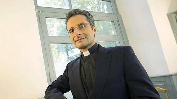 Parla il partner del prete gay: "Siamo liberi dalla vergogna"