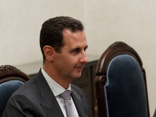 Siria, Bashar Al Assad visita i soldati al fronte