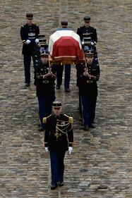 La Francia s'inchina al gendarme eroe 4