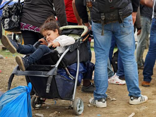 Immigrazione, i bimbi in marcia lungo la rotta balcanica