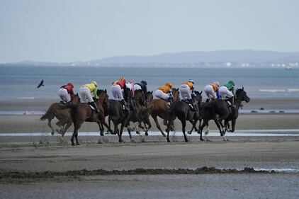 La corsa dei cavalli sulla spiaggia di Laytown 5