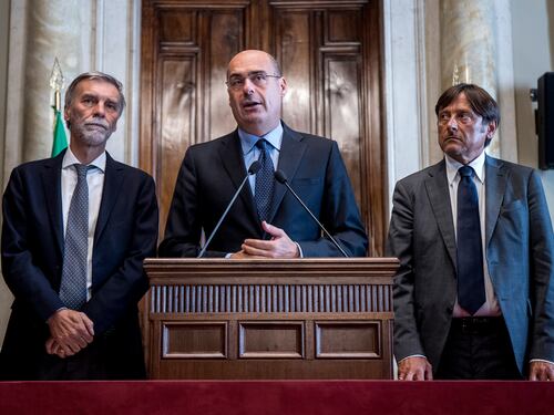 Zingaretti: "La priorità è meno tasse a chi guadagna meno. E scuola gratis dal nido all'università"