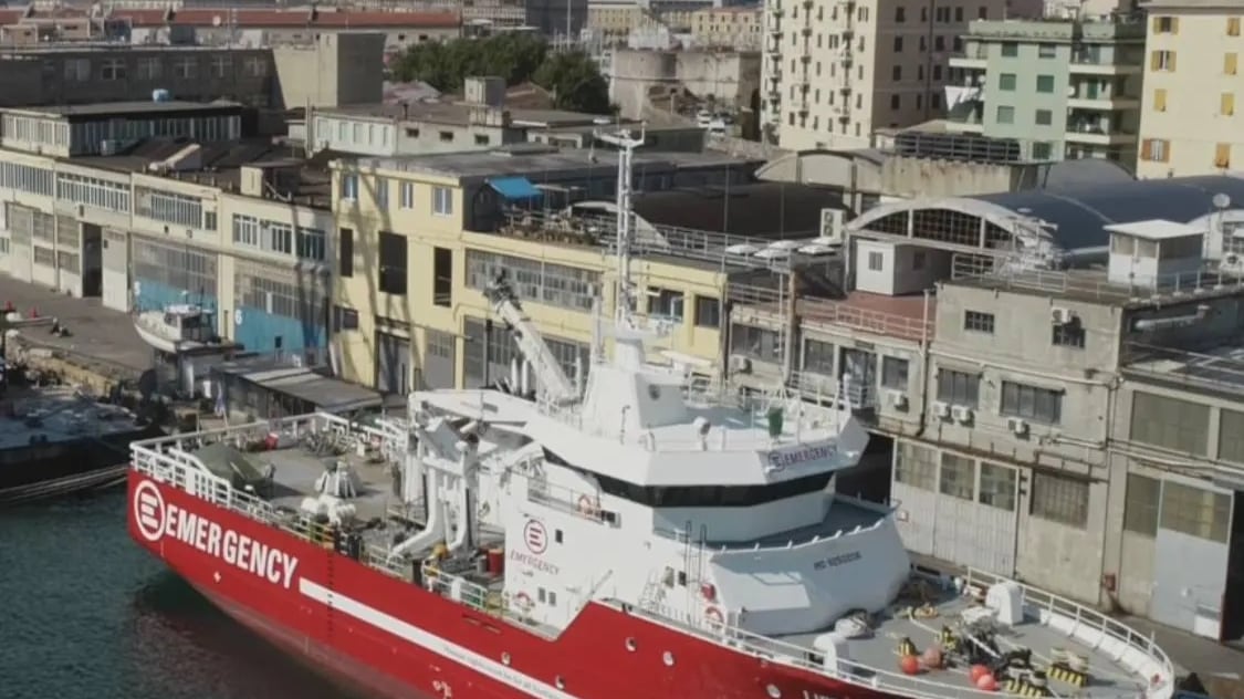 Le Ong accusano l'Italia di bloccare le navi ma ne tengono volontariamente 16 in porto