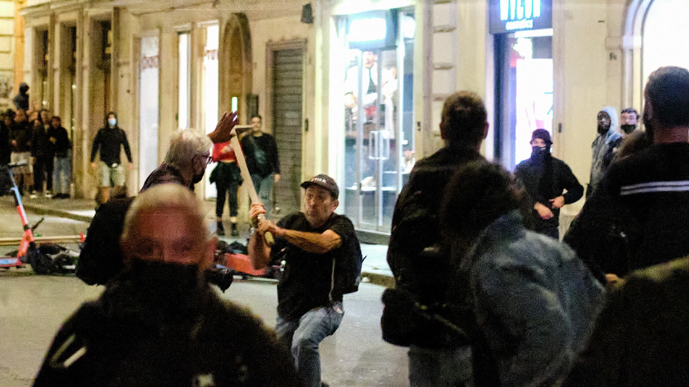 Manifestante ricoverato, assalto dei no pass al pronto soccorso